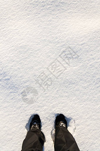 新雪黑裤子白色复制空间背景新年解决体育概念的防水冬季靴子中最平图片