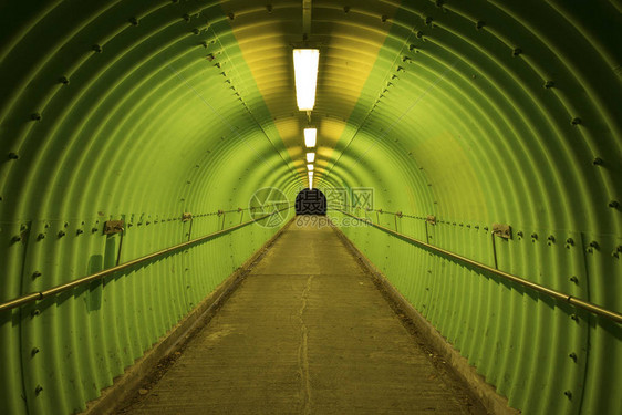 空荡荡的旧隧道景观图片