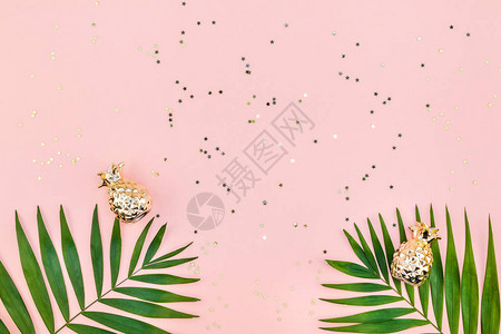 绿色热带棕榈叶千禧粉纸背景与菠萝复制空间的创意平躺顶视图用于文本或设计的最小热带棕榈叶植物背景图片