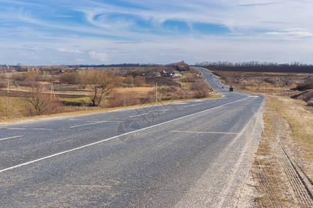 穿越乌克兰中部农村地区高速公图片