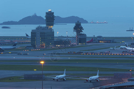 黄昏的香港国际机场图片