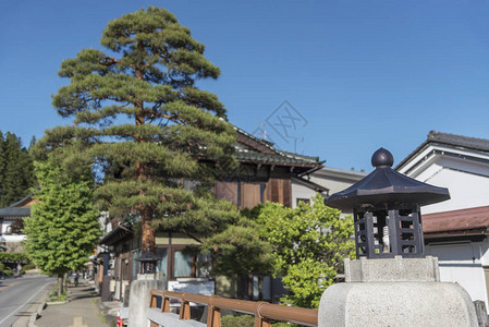 日本历史城市高山街上的东方图片