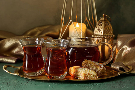 土耳其热茶和巴克拉瓦图片