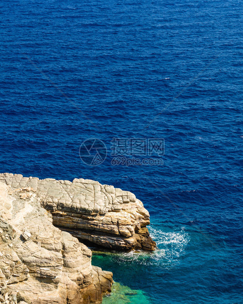 环绕着海水的岩石爱琴海图片