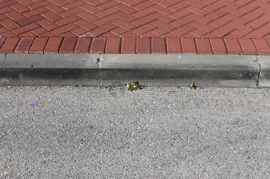人行道是位于城市街道两侧的人行道高清图片下载-正版图片505809856-摄图网