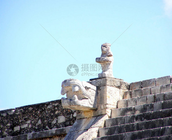在墨西哥尤卡坦市ChichenItza的MayanRuins图片