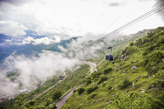 亚美尼亚山区公路上的TatevWings电缆汽车图片