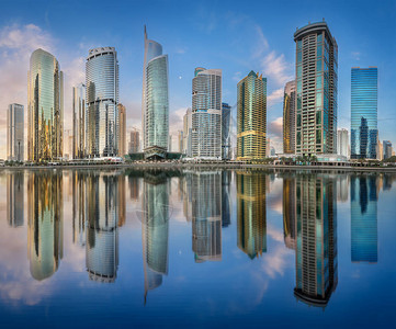 早上阳光明媚的阿拉伯联合酋长国迪拜Jumeira图片