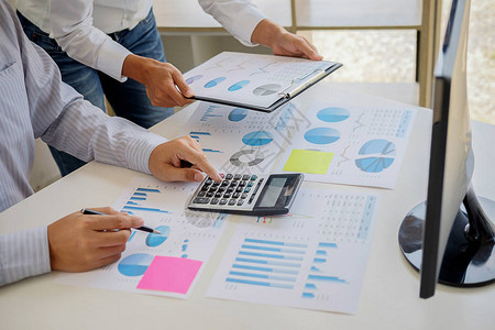 业务顾问分析财务数据图片素材