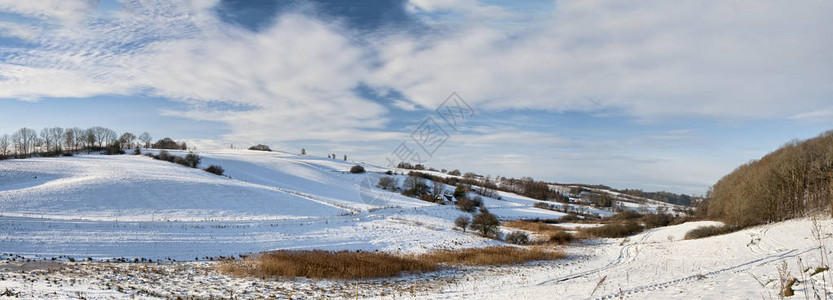来自农村的冬季景观全景图片
