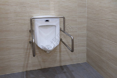 男残疾人厕所图片