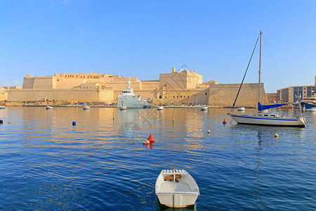 照片摄于马耳他图为从岛上港口看比图片