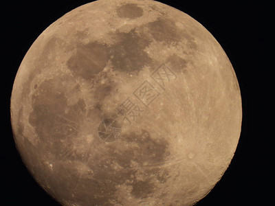 来自意大利天空的满月图片