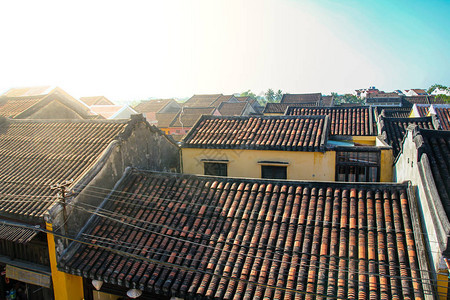 越南会安古镇老砖房屋顶图片