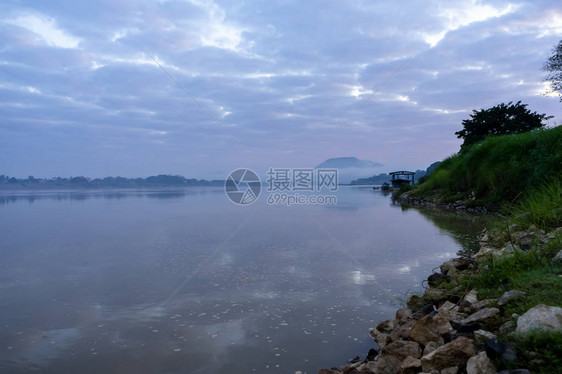 沿湄公河的早景泰国罗艾清图片