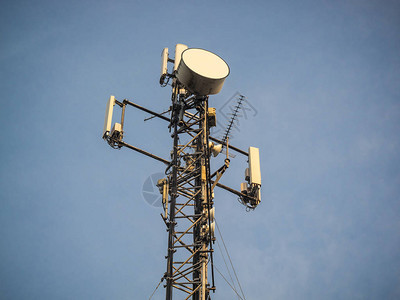 3G4G和5G蜂窝网络基站或基站收发器站电信塔无线通信天线发射器有天线的电背景图片