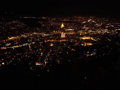 夜光照亮的第比利斯全景图片