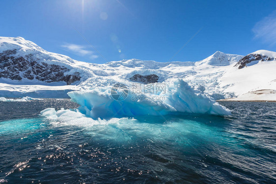 乘坐研究船旅行研究南极洲的气候和天气变化南图片