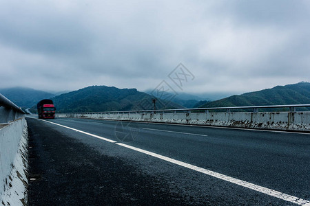 高速公路高速公路高速公路上的图片