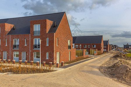 荷兰城郊现代街道建筑工地新建房屋图片