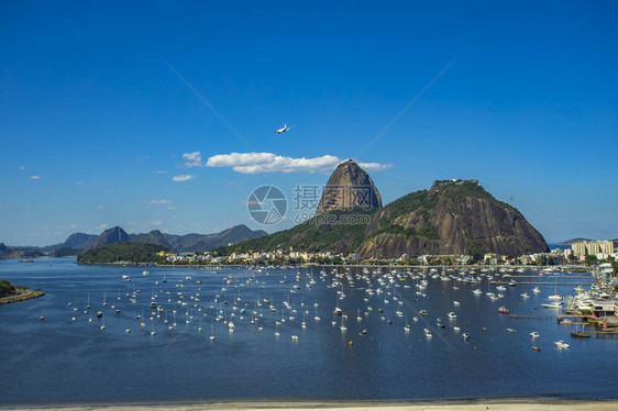 异国情调的山脉名山巴西南美洲里约热内卢的甜面包山小船和游艇图片