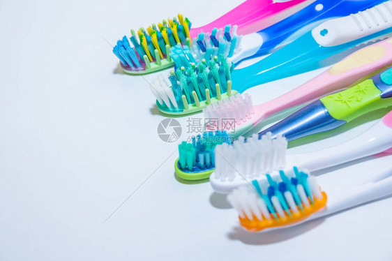 美白牙齿护理牙齿健康概念连续新的超软牙刷图片