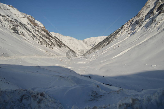 美丽的雪山在Aragnouet的Bataillence克里特岛自然图片