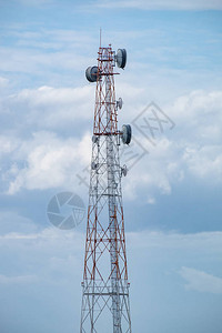 天线塔电柱高在云天图片