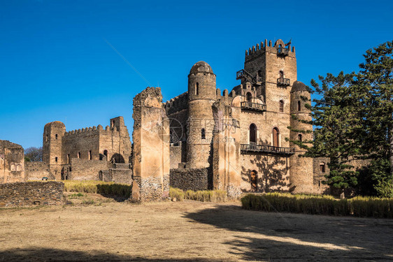 FasilGhebbiRoyalEnclosure是埃塞俄比亚贡达尔内一座堡垒城市的遗迹它由法西利德皇帝于17世纪建立图片