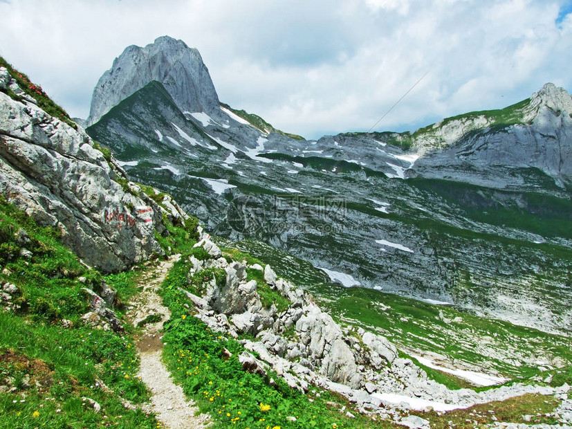 山脉的高山峰奥特曼图片