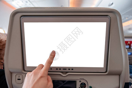 在白色显示屏上触摸手掌在客机图片