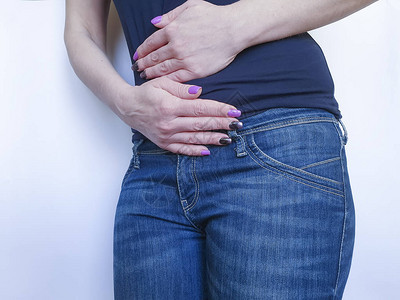女人腹痛症状膀胱炎图片