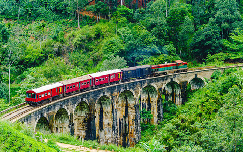 火车飞越斯里兰卡埃拉的九大拱桥经过斯里图片