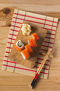传统日本寿司卷图片