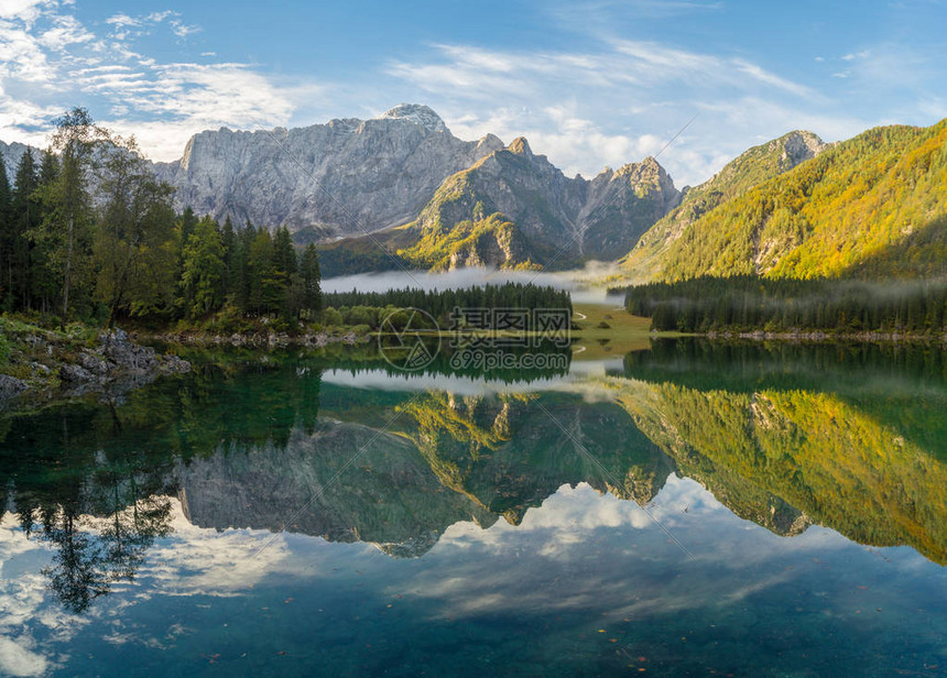 在意大利的朱廉阿尔卑斯山高山湖上美丽的高清图片下载正版图片505879725摄图网
