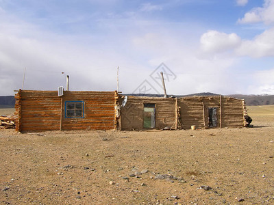 五月蒙古游牧木制浴图片