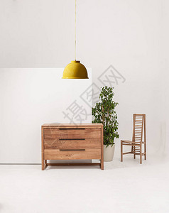 木柜白色墙壁和黄图片