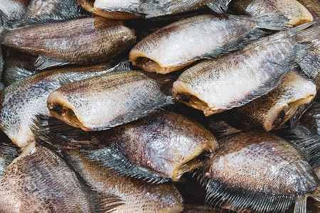炸鱼干脆鱼市炸干鱼亚洲食品图片
