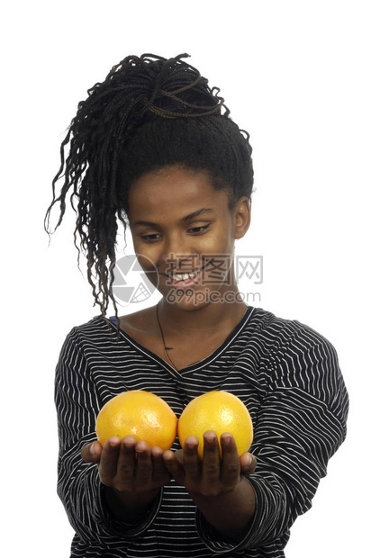 十几岁的女孩玩橙子图片