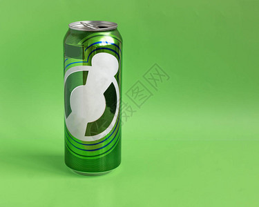 铝可以使用绿色彩背景回收概念饮料背景图片