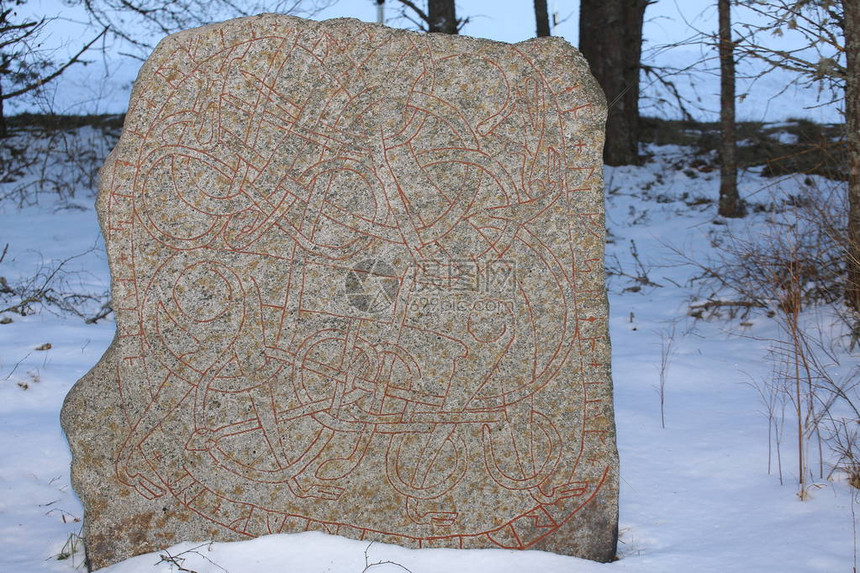 瑞典兰州乌普萨拉Heby附近的Runestone高清图片下载-正版图片505908697-摄图网
