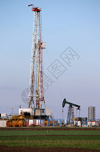 油田石油和天然气钻井图片