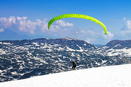 奥地利阿尔卑斯山的滑翔图片