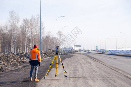 俄罗斯克麦罗沃20190315土地和建筑测量仪设备Geodesist控制全站仪经纬仪设备测绘建筑基图片