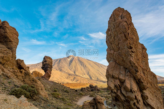 由于火山活动图片