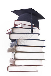 学生黑帽子把堆叠的书背景图片