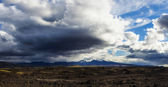 在冰岛看火山图片