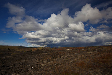 在冰岛看火山图片