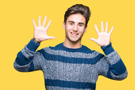 十指紧扣的只有手.男人自信的图片素材