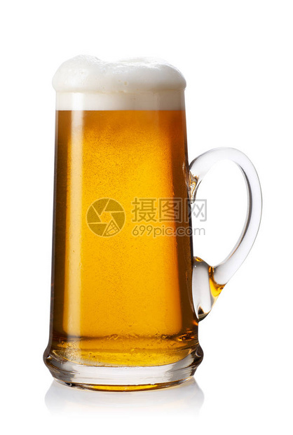 啤酒杯中含有泡沫和泡在白图片